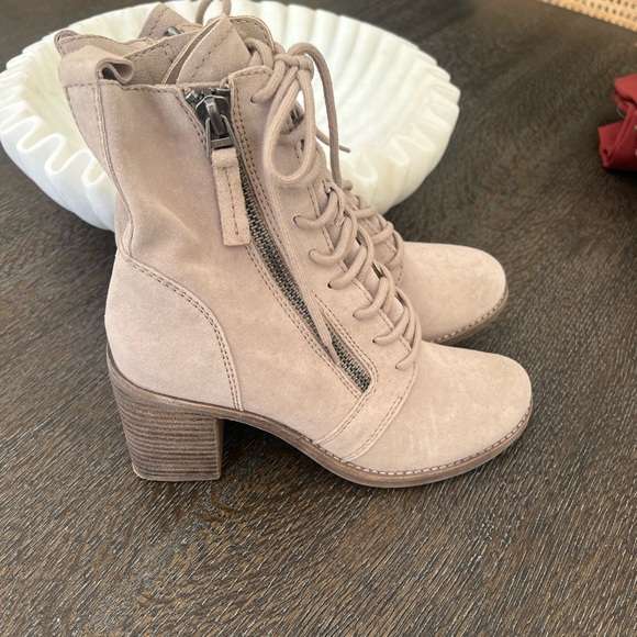 Dolce Vita Light Taupe Suede Lace-Up Booties Sz 8 Brand New - Picture 2 of 5